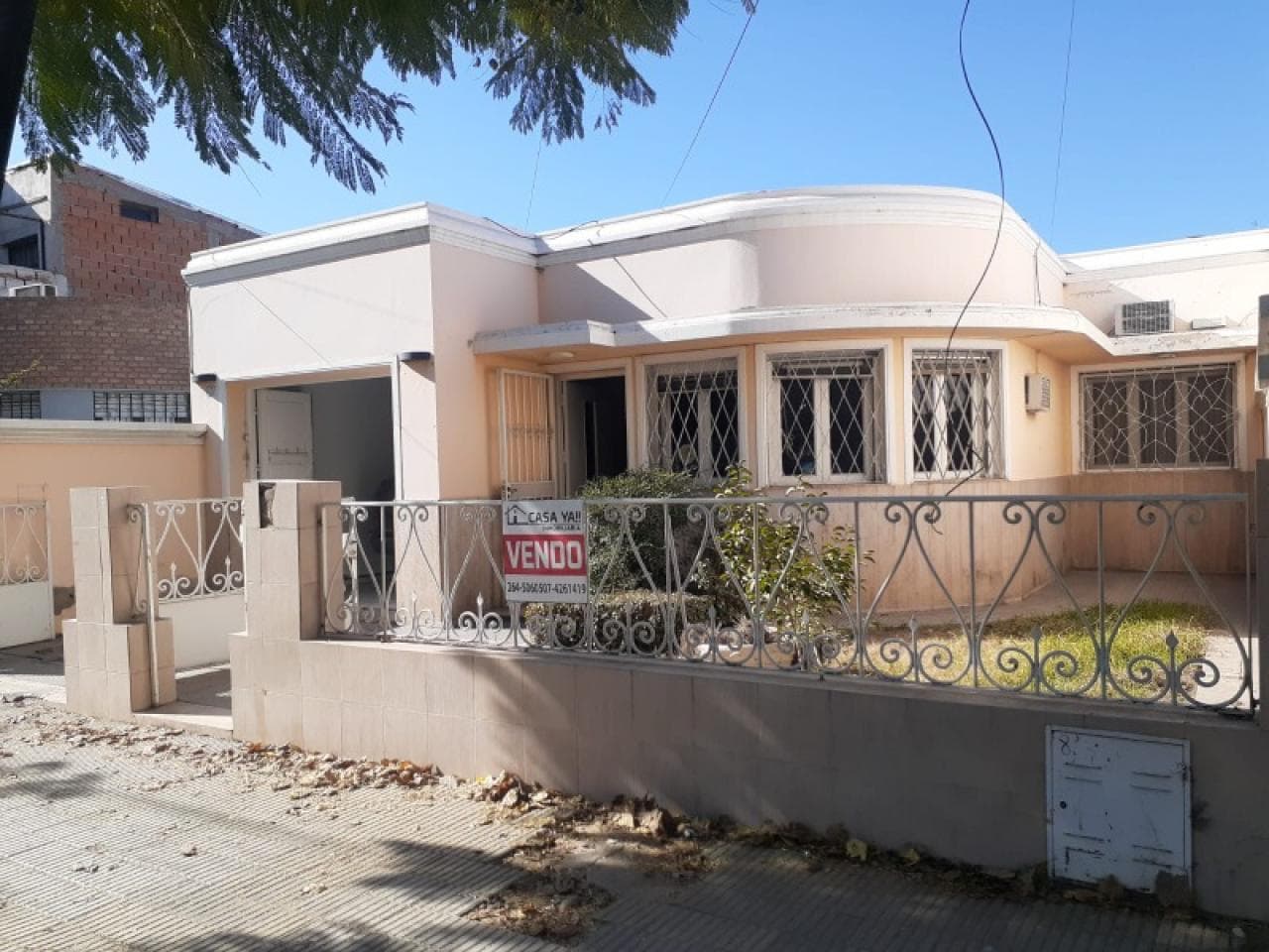 Oportunidad - Venta Casa Grande En Capital - Terreno De 500 M2 - 3 Dormit. Y 2 Baños - Calle Tucuman.-