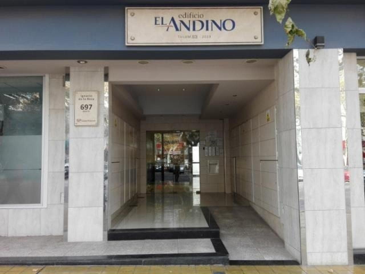 Alquilo Oficina Frente Centro Cívico - Edificio El Andino. Capital