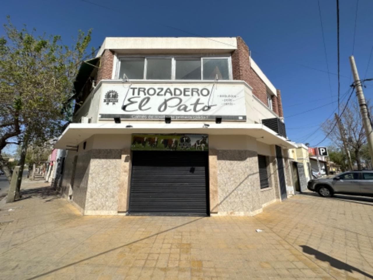 Salon Comercial  Exelente Ubicación Salta Y  9julio Esquina