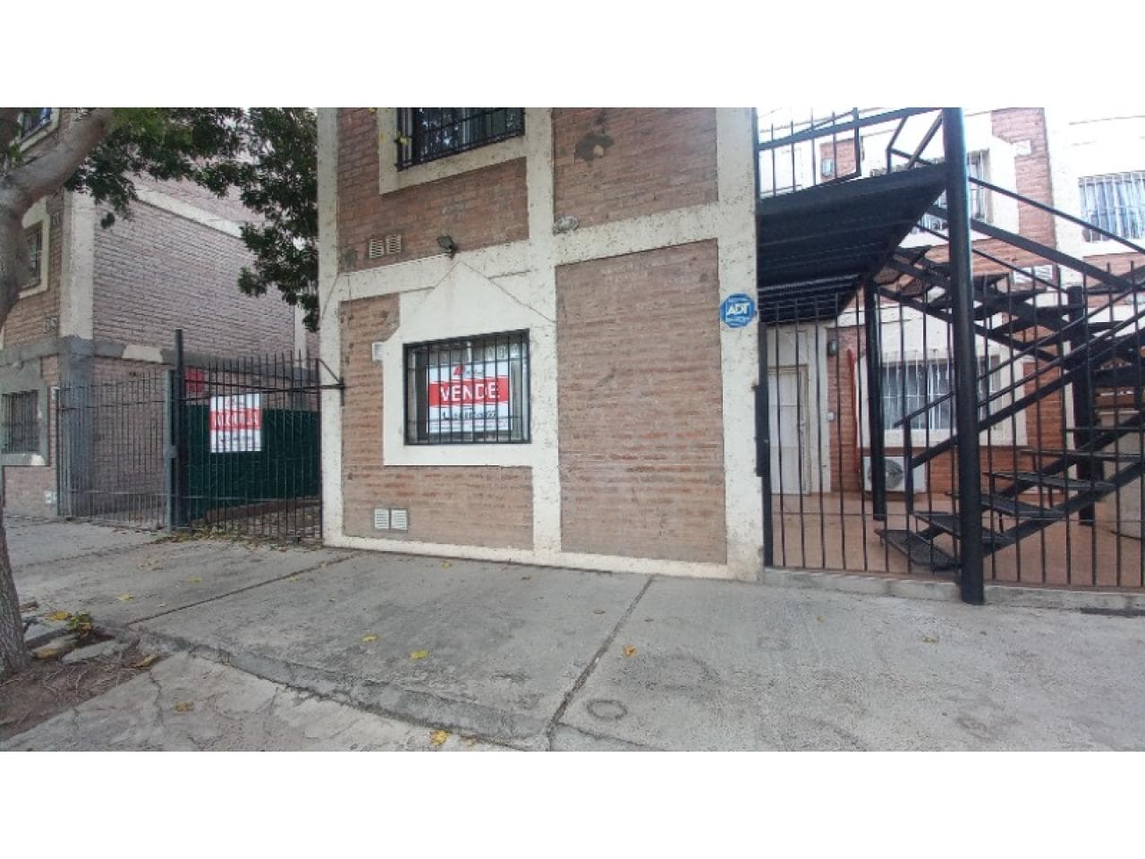 Arevalo Inmobiliaria, Alquila En Capital, Dpto. 2 Dormitorios, Planta Baja