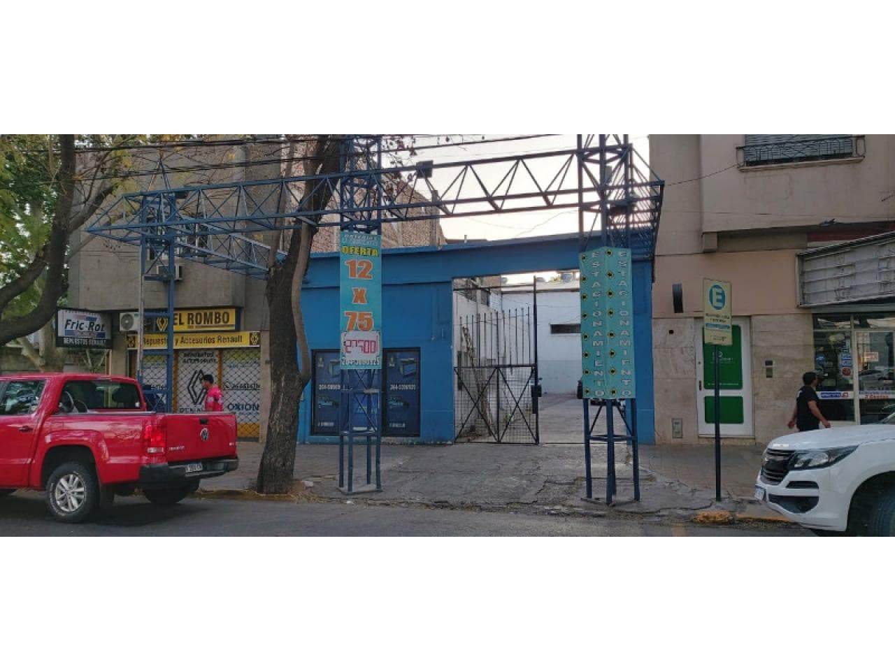 Dueño Alquila Salón Con Deposito, Baño, Estacionamiento Para 20 Vehiculos. 10 Mts. De Frente X 25 Mts. De Largo. Capital