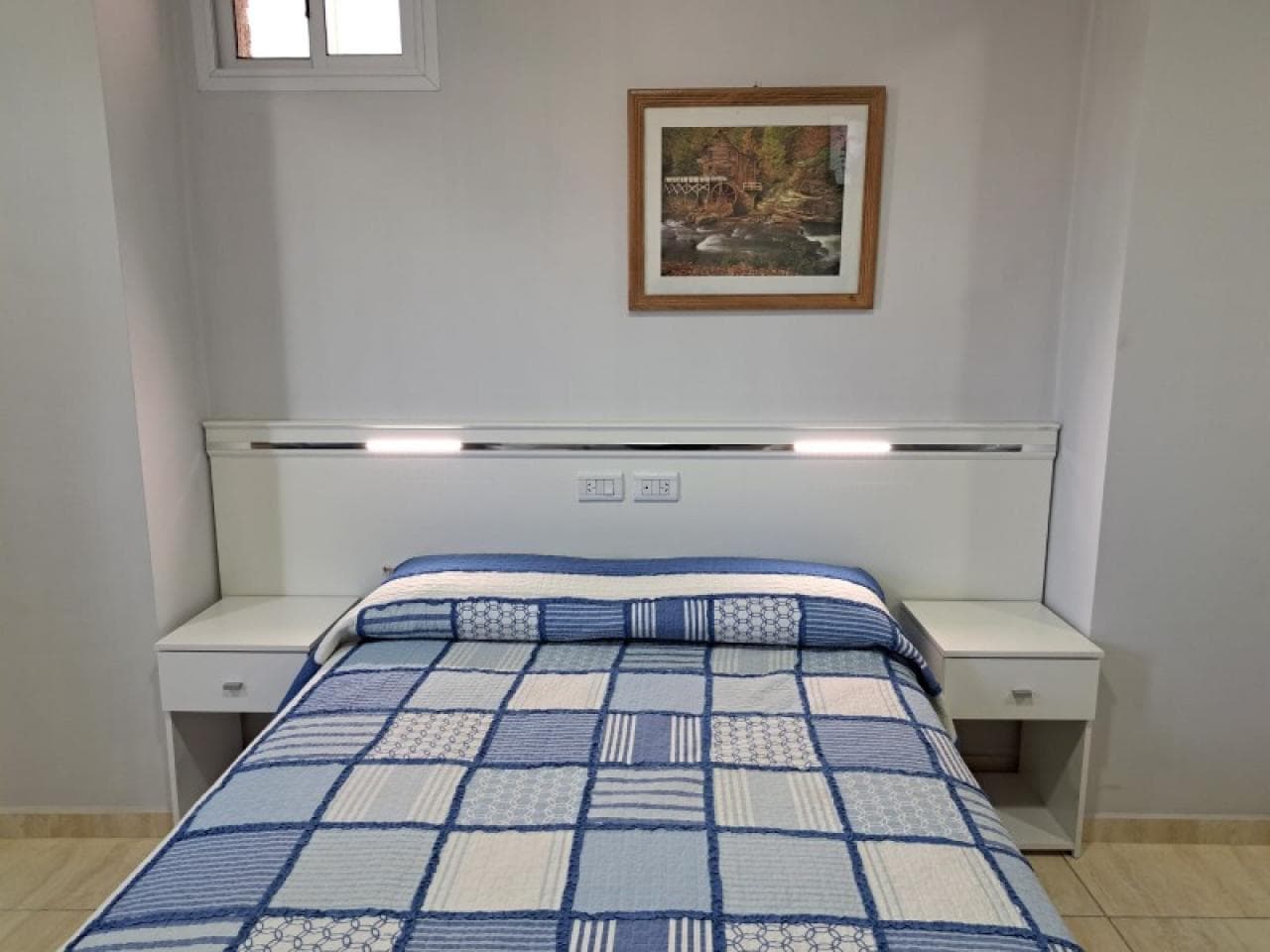 Excelente Depto Amoblado En Microcentro. Con Renovaciones Mensuales. Servicios Incluidos Salvo Energía.