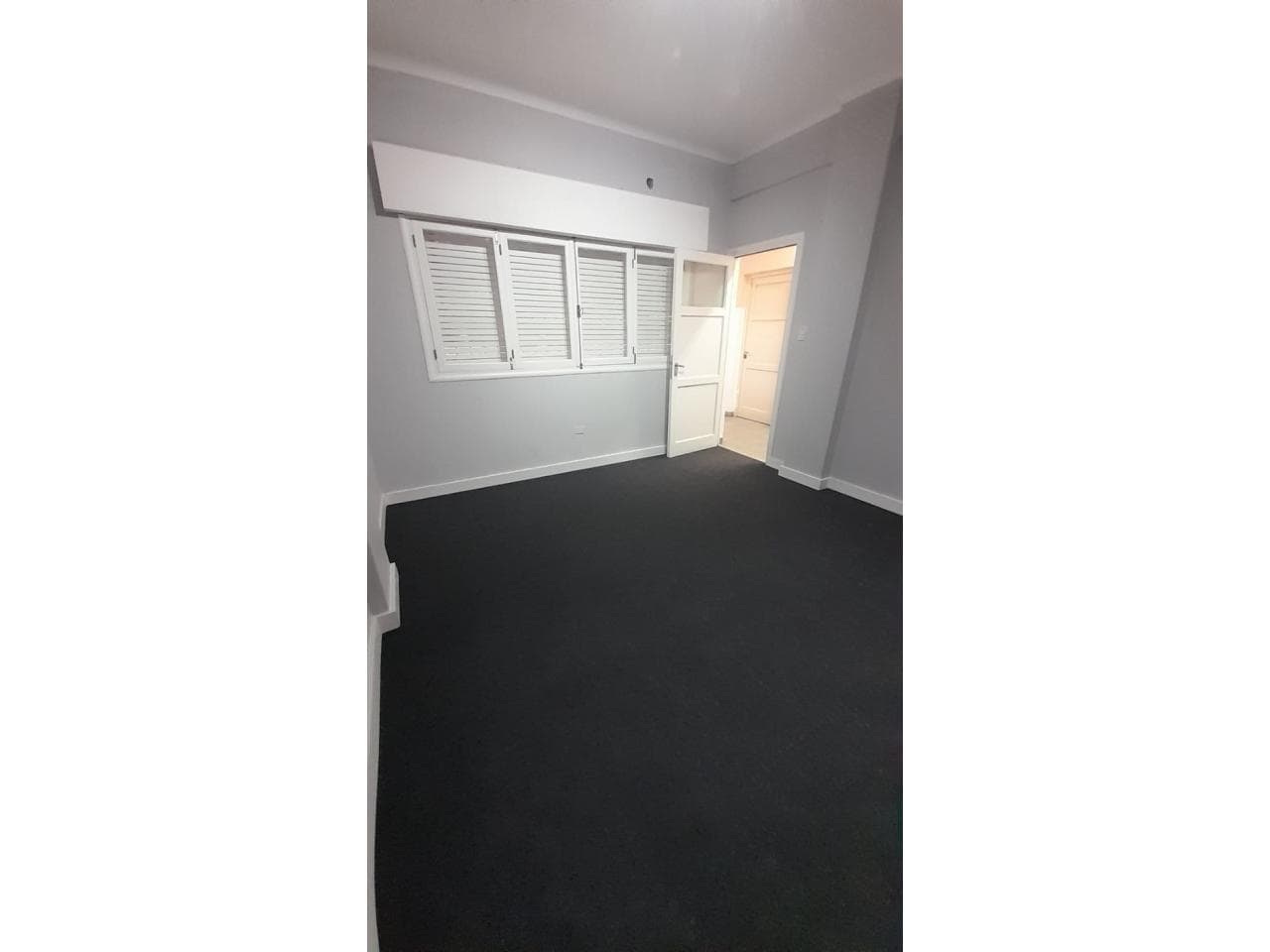 Venta. Oficina En Pleno Centro, Calle Laprida Antes De Calle Mendoza De 15 Metros Cuadrados. Capital