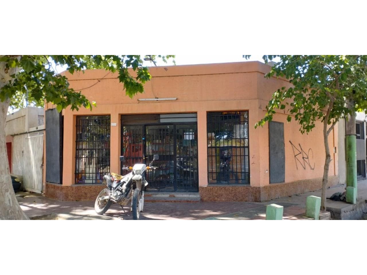 Venta. Complejo De Alquileres (salones Comerciales, Casa Y Departamentos) - Ideal Inversionistas. Rivadavia