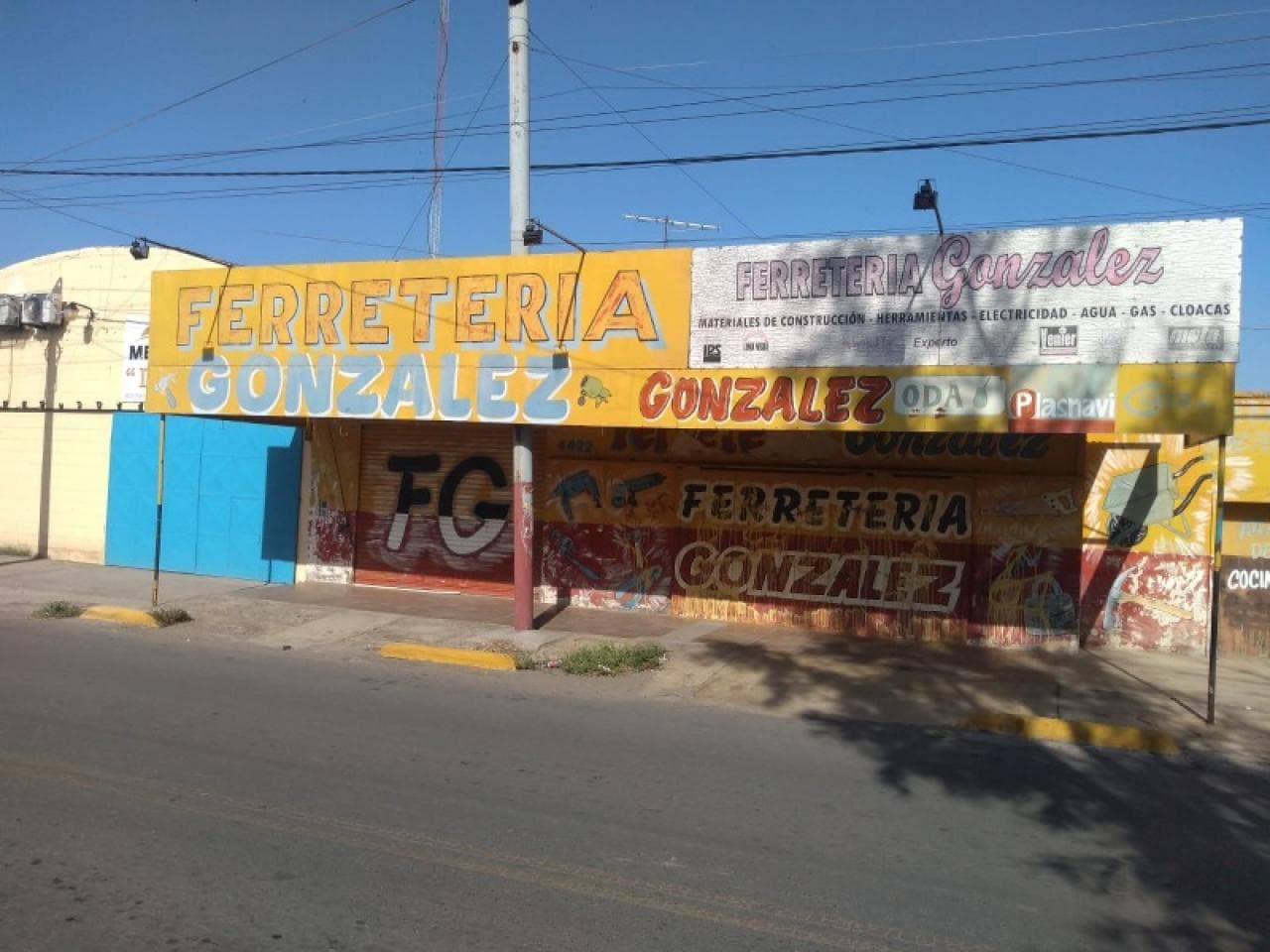 Venta. Importante Casa Con 2 Salones, Esquina Doble Ingreso. Gran Terreno