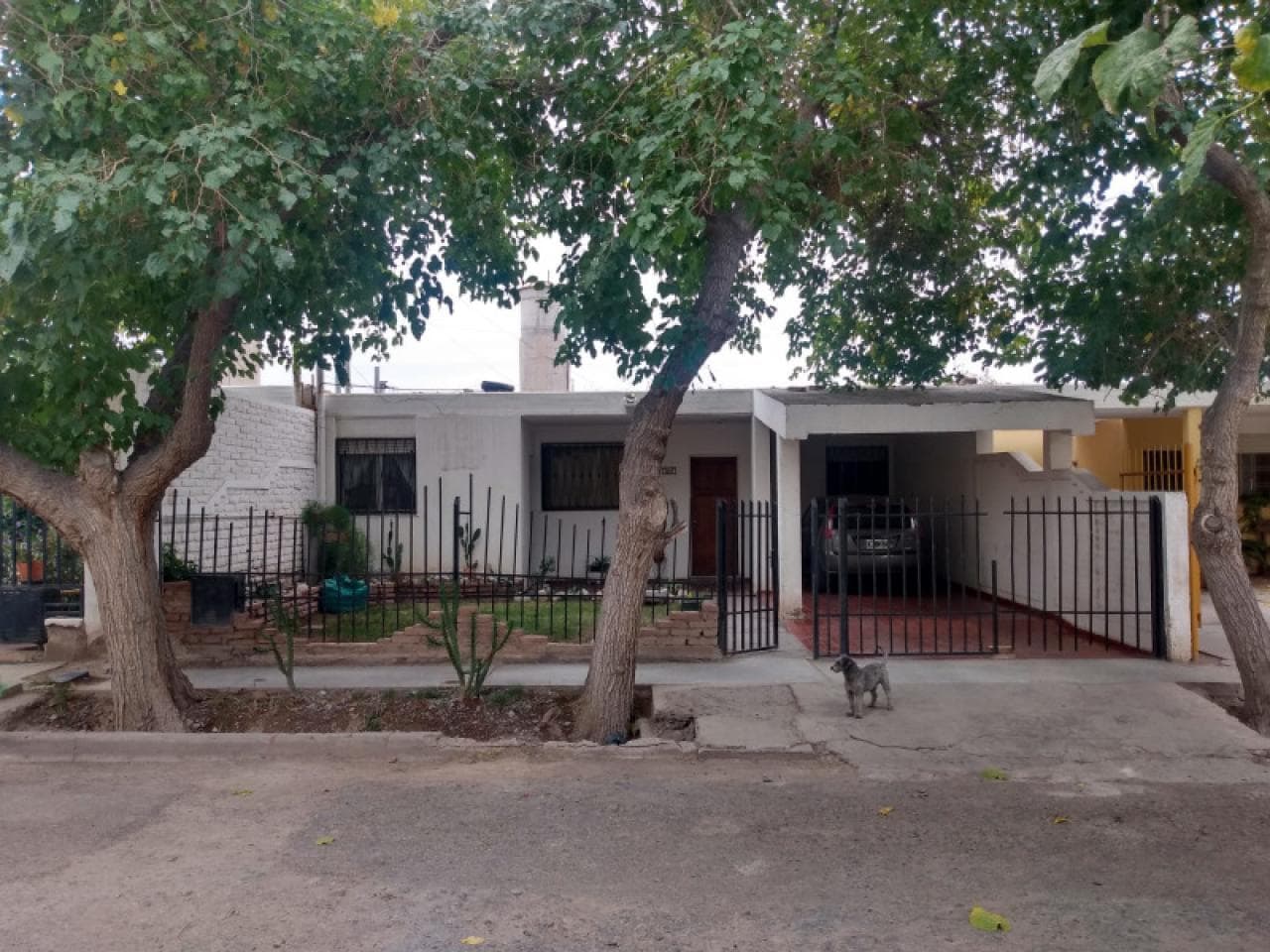 Venta. Casa 3 Dormitorios. Cocina Comedor. Living. Garaje Para 2 Autos. Barrio Foeva