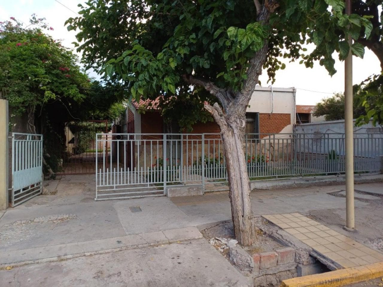 Venta,. Casa En Concepcion (dos Casas En Lote) Tucuman Y Lautaro A Dos Cuadrasde Plaza