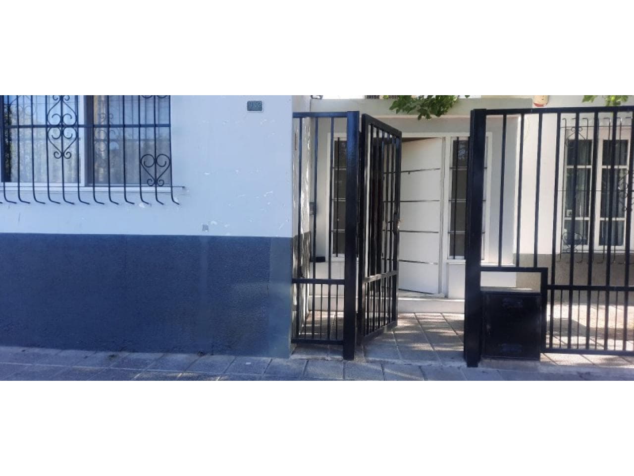 Inmobiliaria Vende Casa De 3 Dormitorios Sobre Calle San Lorenzo