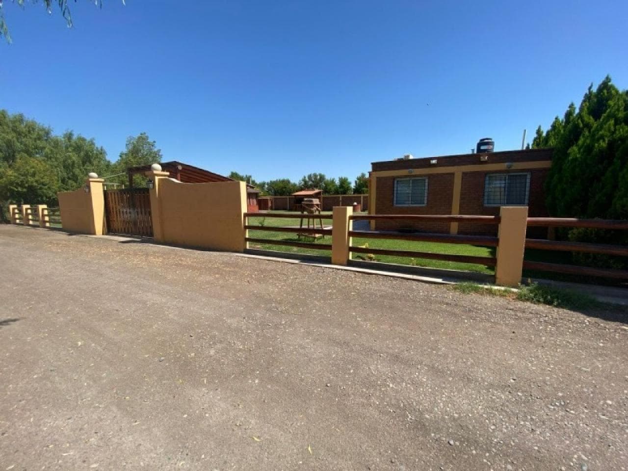 Oportunidad - Casa Quinta Amoblada En El Medano , Con Parque , Piscina Y Quincho Cerrado.-