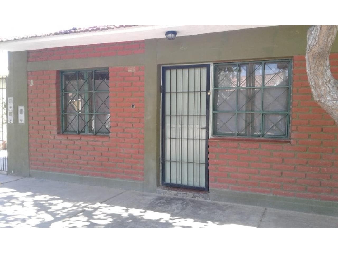 🏠 Chimbas Barrio Ferroviario, Zona Casas, Dpto P.b Un Dormitorio $250.000 Sin Expensas   Tel 4320046 2646296308
