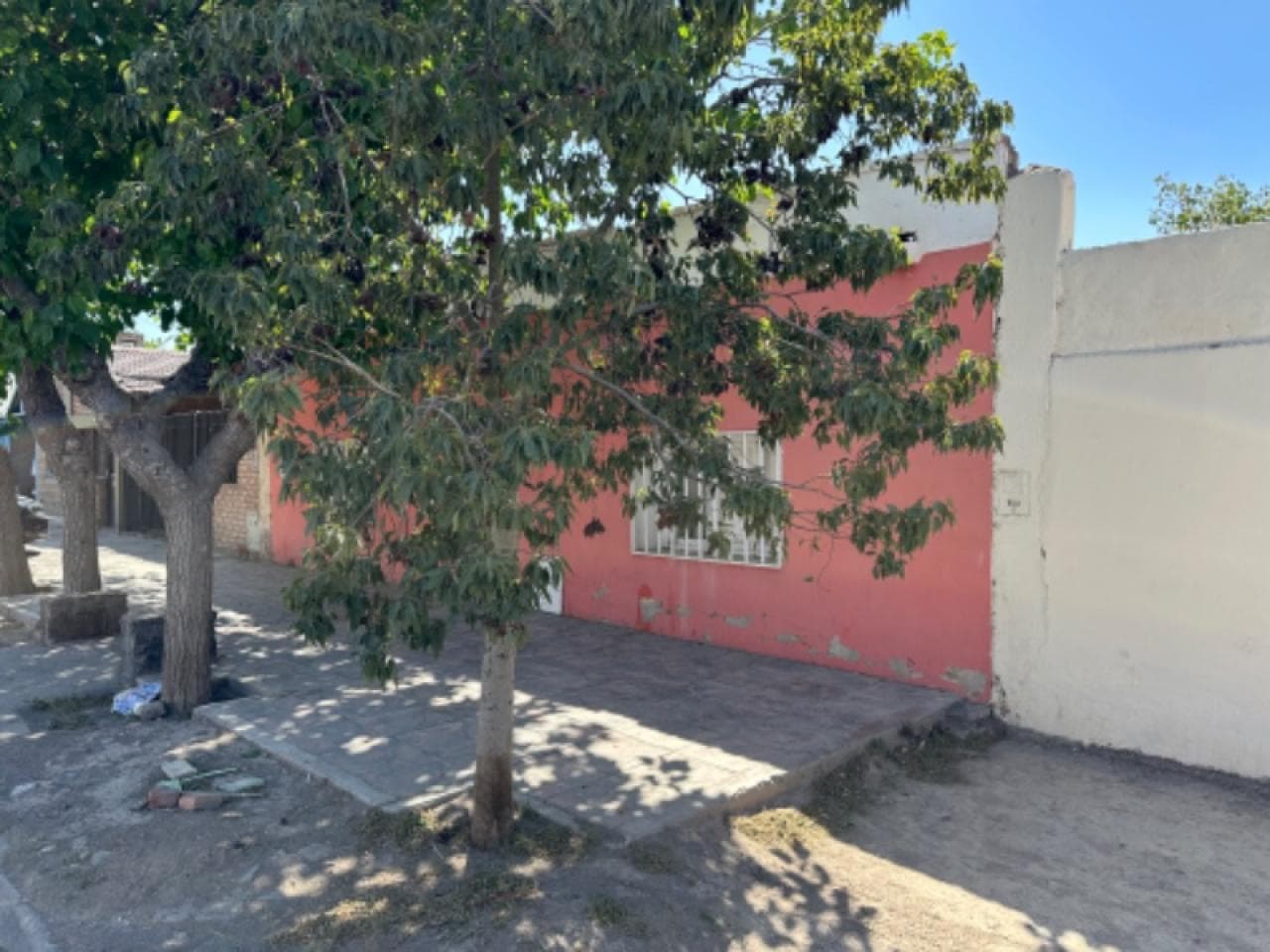 Dueño Vende Casa Sobre Calle Arenales Antes De Llegar A Las Heras 10 M De Frente Por 40 De Fondo. Capital