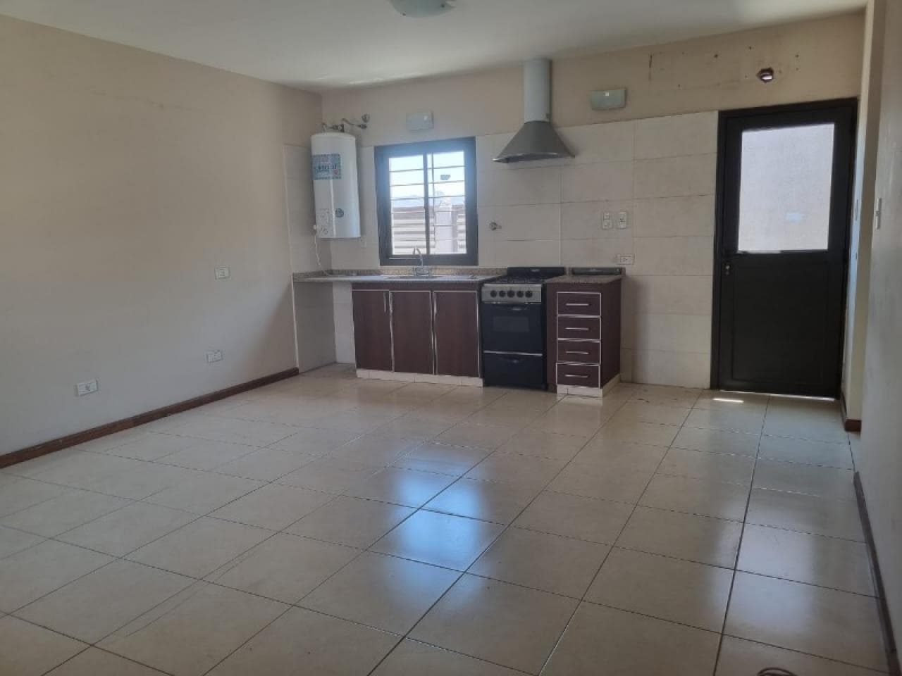 Alquiler. Departamento 2 Dormitorios. Baño. Cocina Comedor. Balcon. Cochera. Rivadavia