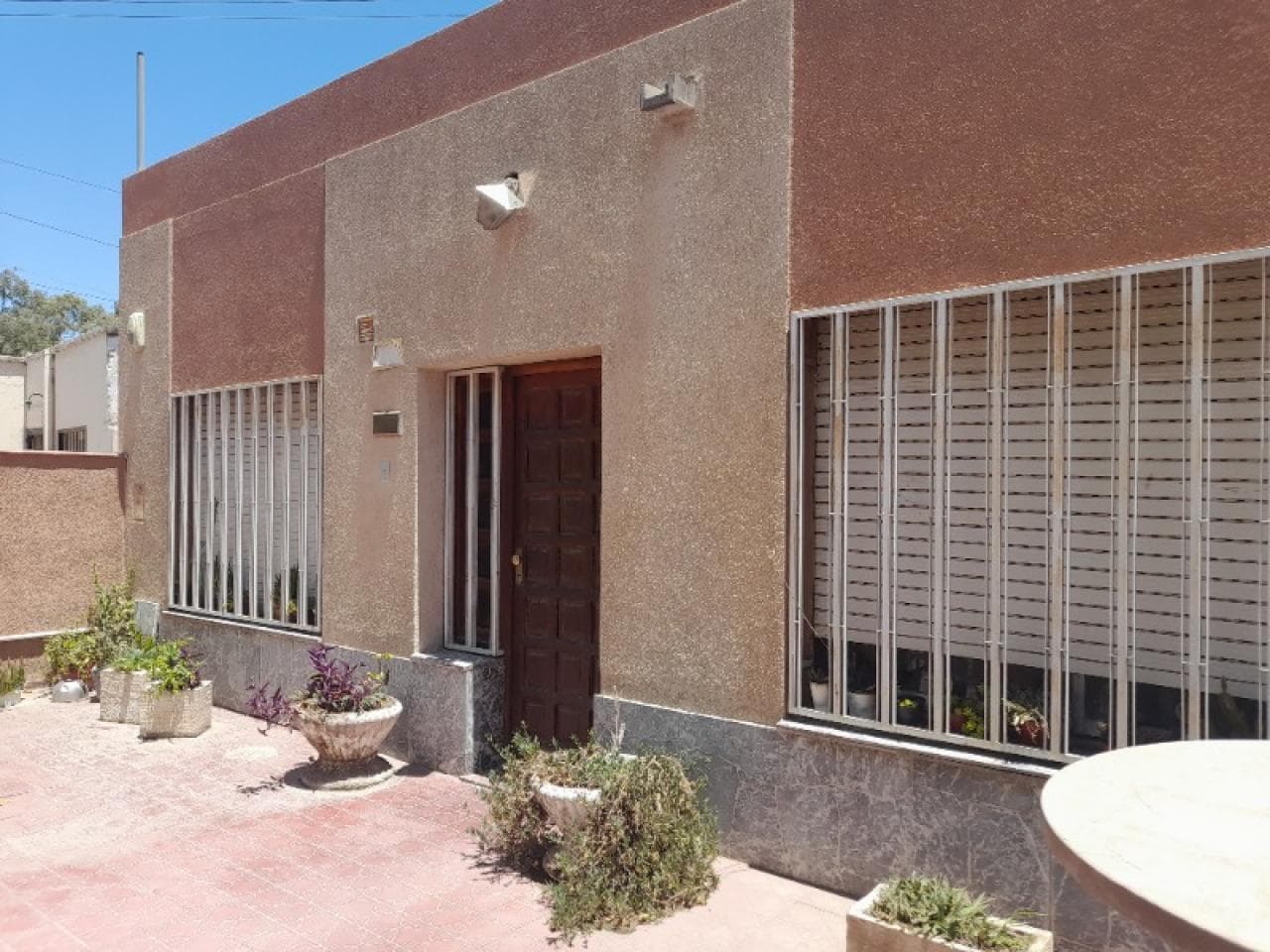 Venta Casa 3 Dorm. 2 Baños, Cocina/comedor, Iving, Patio De Luz, Fondo Y Cochera Triple  - Rivadavia