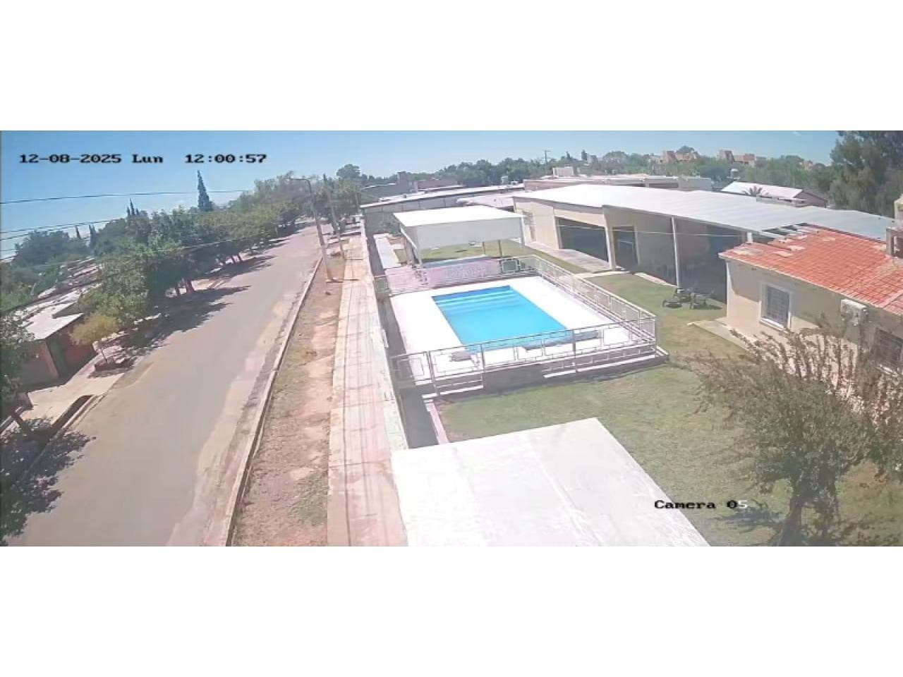 Vendo O Permuto Casa Esquina 1200 Mts Con 3 Dormitorio, Comedor, Cocina Amplia. Con  3 Baños, Cochera, Garages