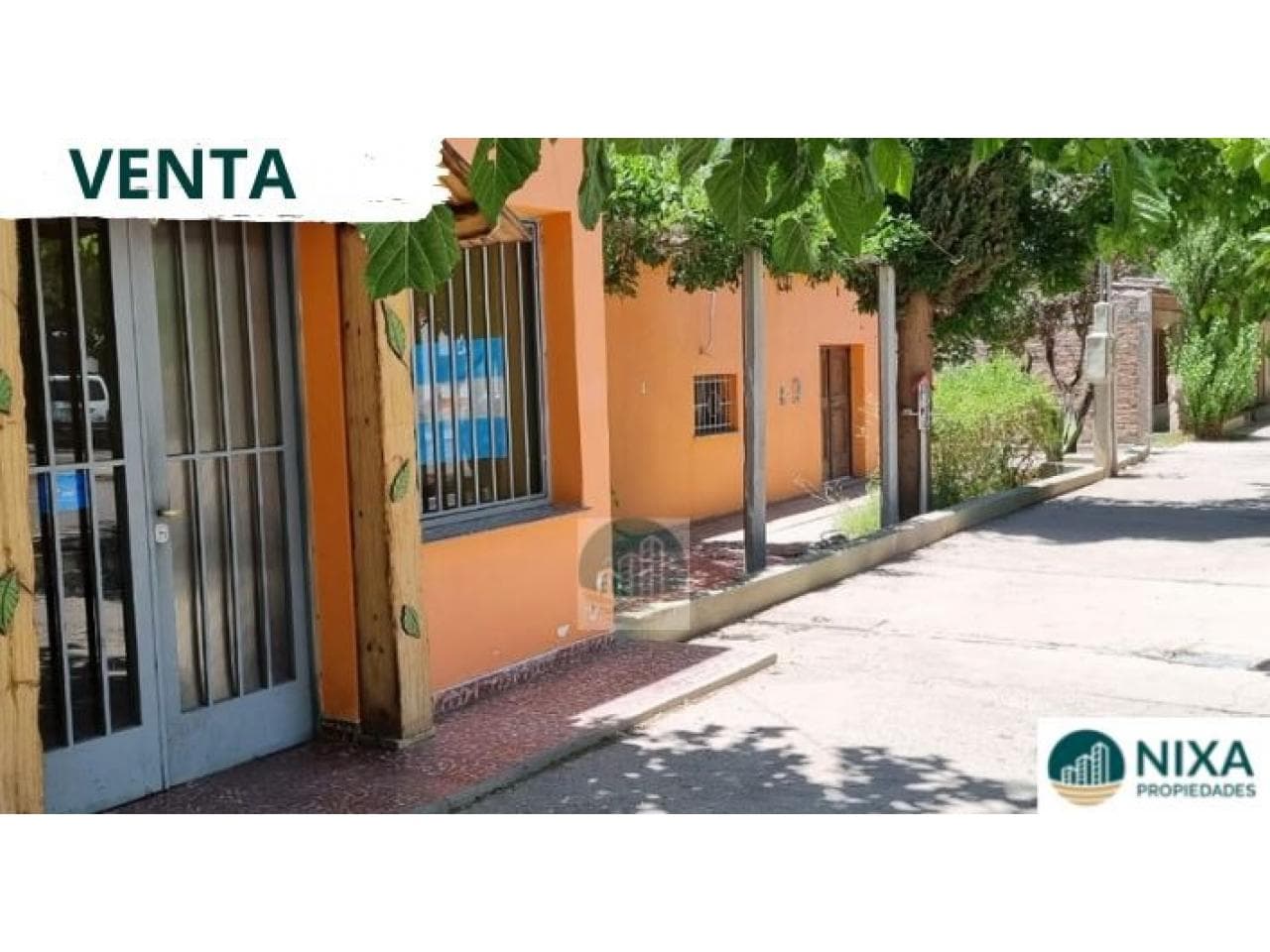 Venta. Casa Con Salón Comercial En Calingasta