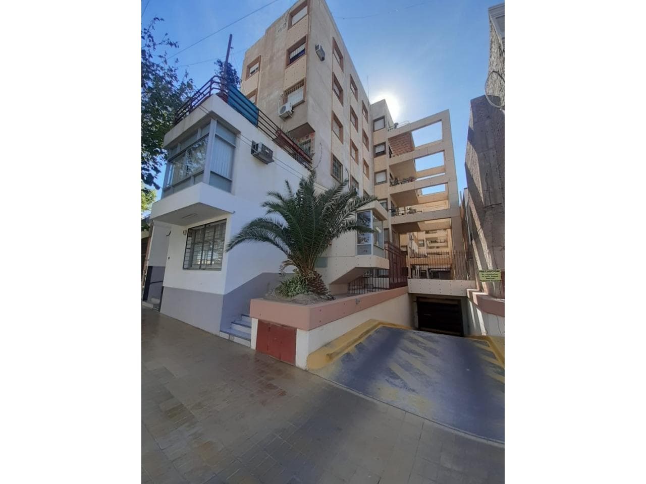 Venta. Depto. Pta. Baja De 3 Dormit. Y 2 Baños - Cochera Y Amplio Patio Propio - Calle 9 De Julio .-