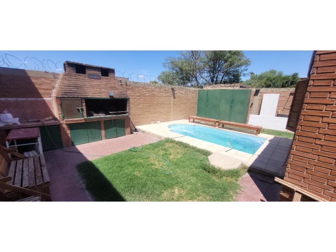 Venta. Hermosa Casa En Rivadavia,  Tres Dormitorios, Calle Sargento Acosta A Metros De Rep Del Libano