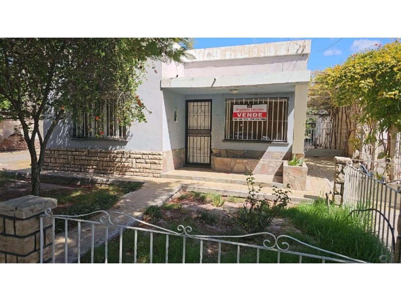 Inmobiliaria. Venta.  Casa +  Dpto + Salón - Sobre Calle La Laja Con Una Superficie Total De 11.800m2. Albardon