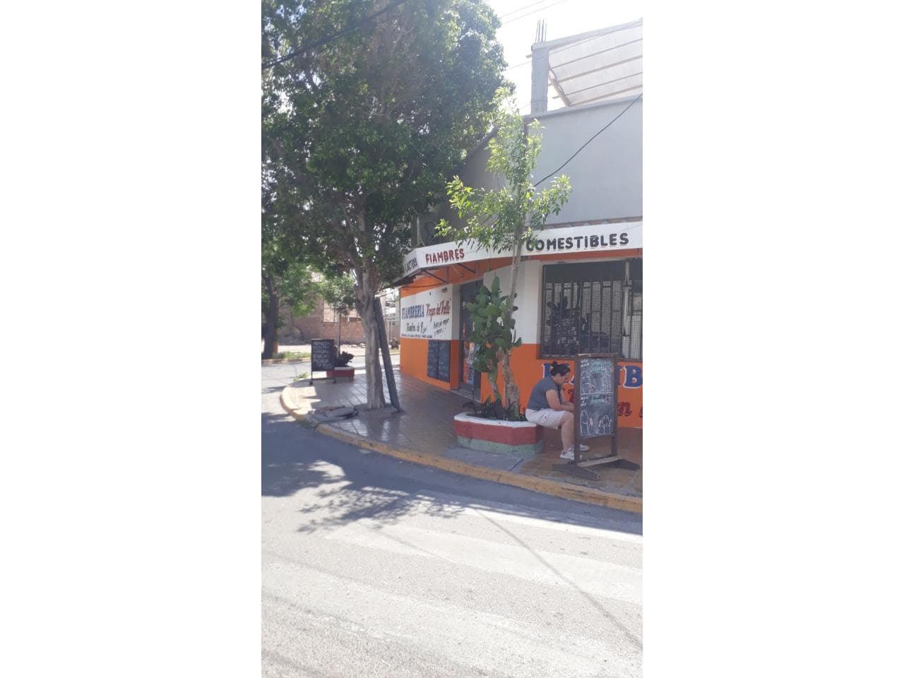 Venta. Casa Mas Local  En Esquina Muy Comercial. Capital   50% Contado Escucho Ofertas