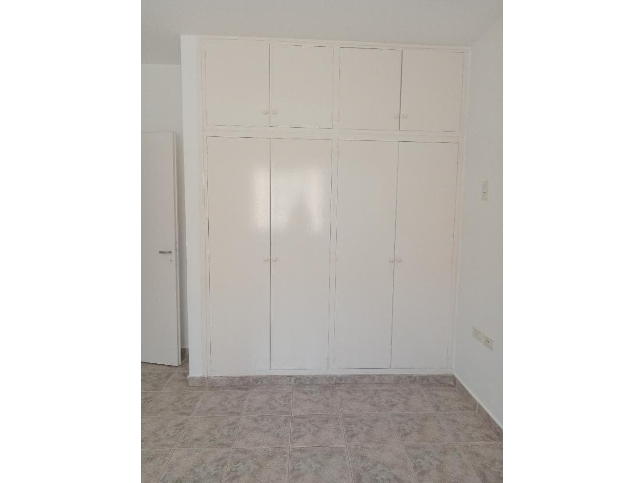 Alquiler. Departamento 1 Dormitorio - Planta Baja - Con Terraza Y Parrillero.  En Capital