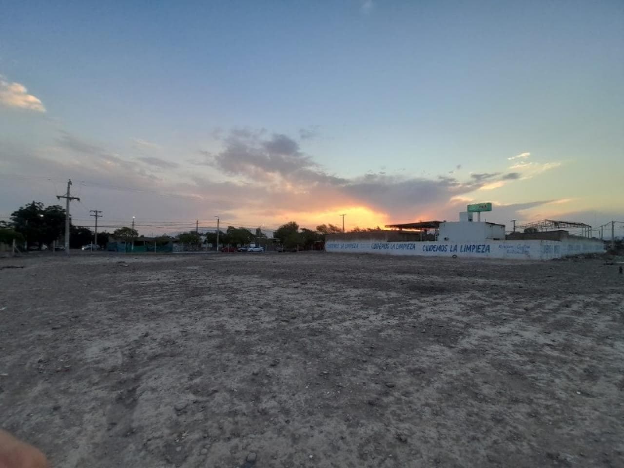 Venta. Importante Terreno De 8000m2, Sobre Calle Dr. Ortega Y Las Vicentinas, Con Salida A Ambas Calles  (dueño Directo)