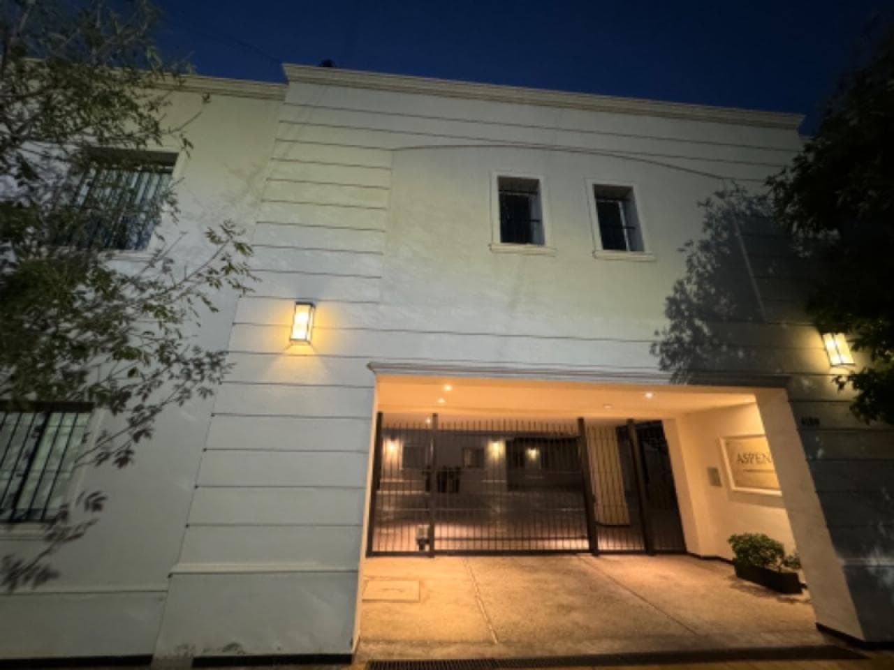 Venta. Aspen V, 60m2 Cubiertos, 1 Dormitorio, Planta Baja, Patio Y Cochera.