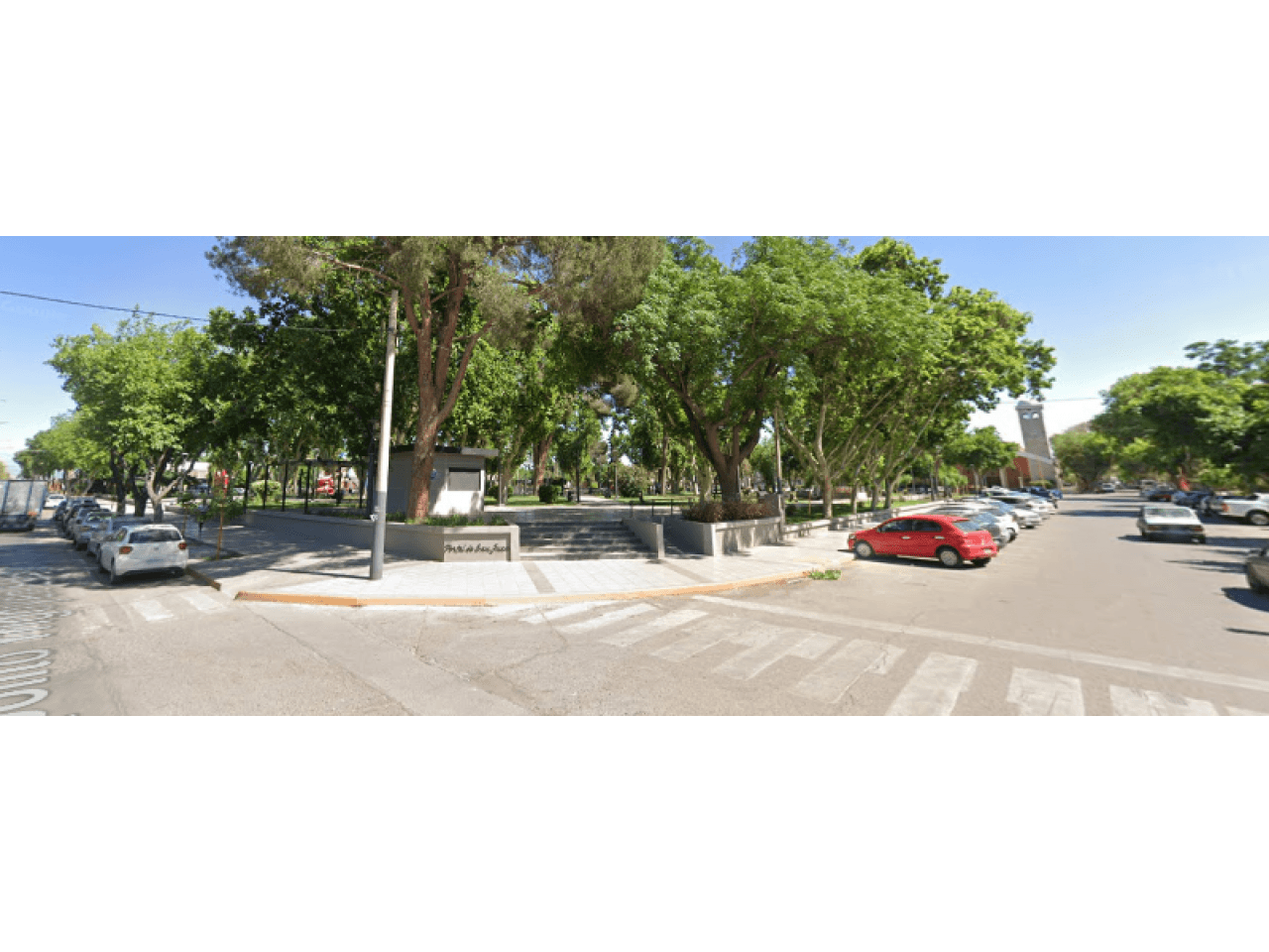 Venta. Casa Frente A Plaza De Santa Lucia Por Calle Hipólito Irigoyen
