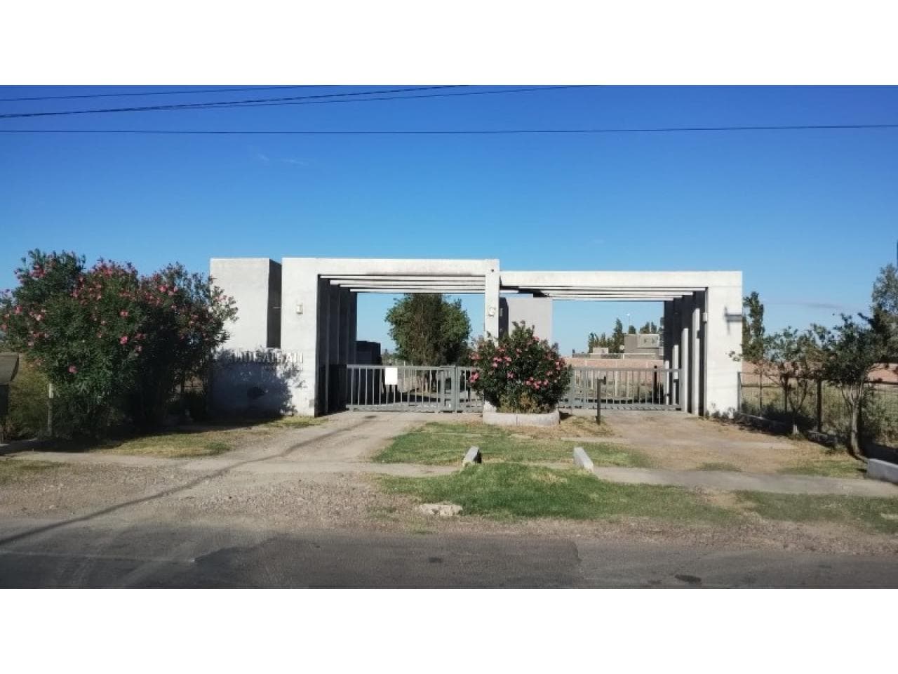 Venta. Lote En Barrio Privado Hogarian Sobre Calle Mendoza