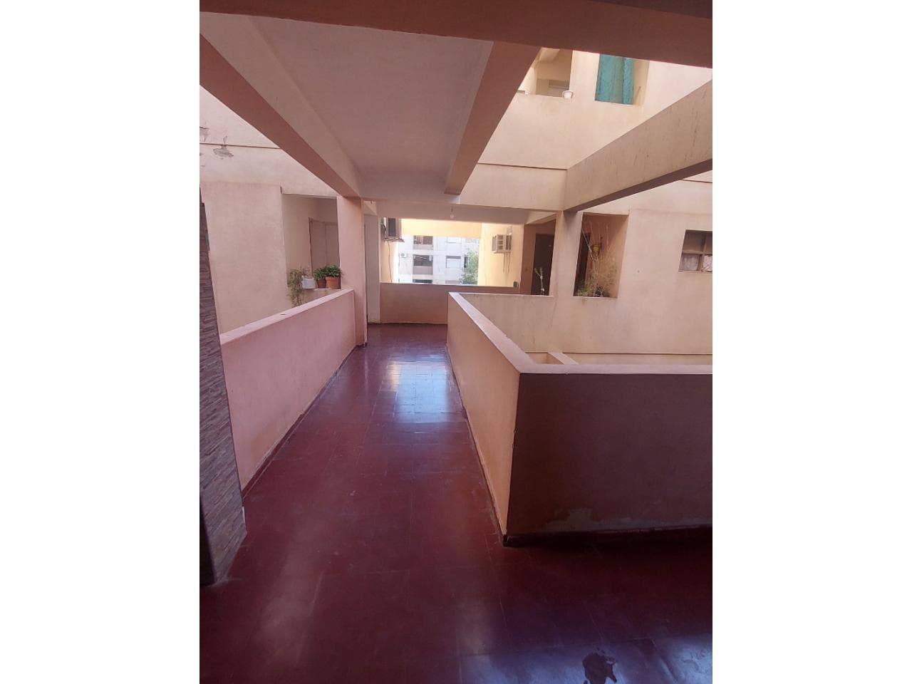 Venta. Departamento En Primer Piso, 3 Dormitorios Con Cochera