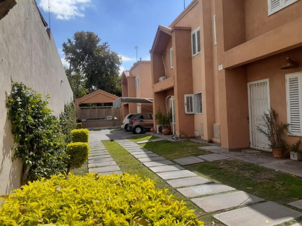 Flamante Casa Tipo Duplex ,con 3 Dormit. Y 3 Baños - Complejo "sant Angelo 2" - Capital.-