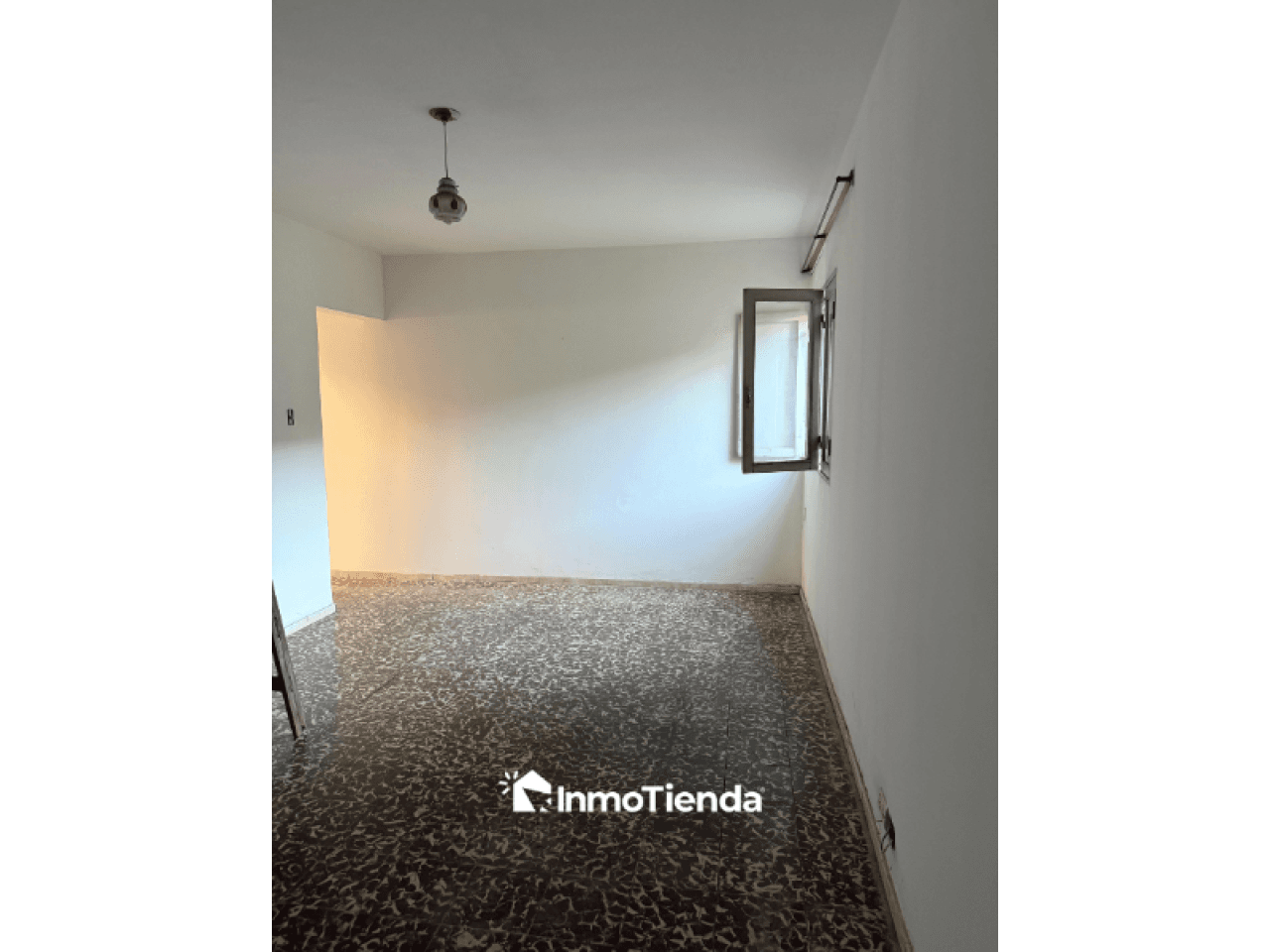 Departamento Reciclado A Nuevo - 2 Dormitorios - Sobre Av. Rawson Pasando Calle Maipu