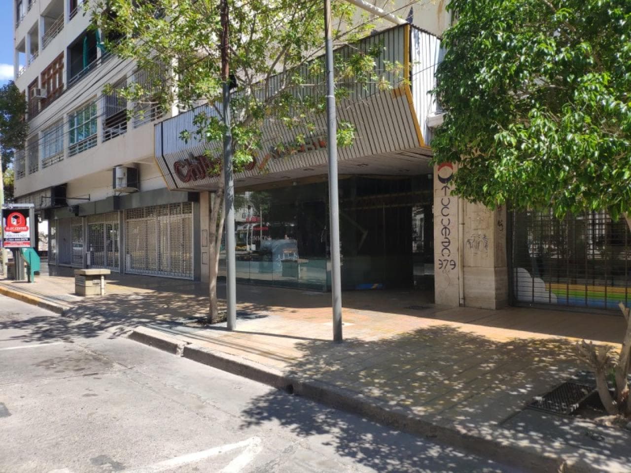 Alquiler. Salon Comercial  250 M2 A Metros Plaza 25