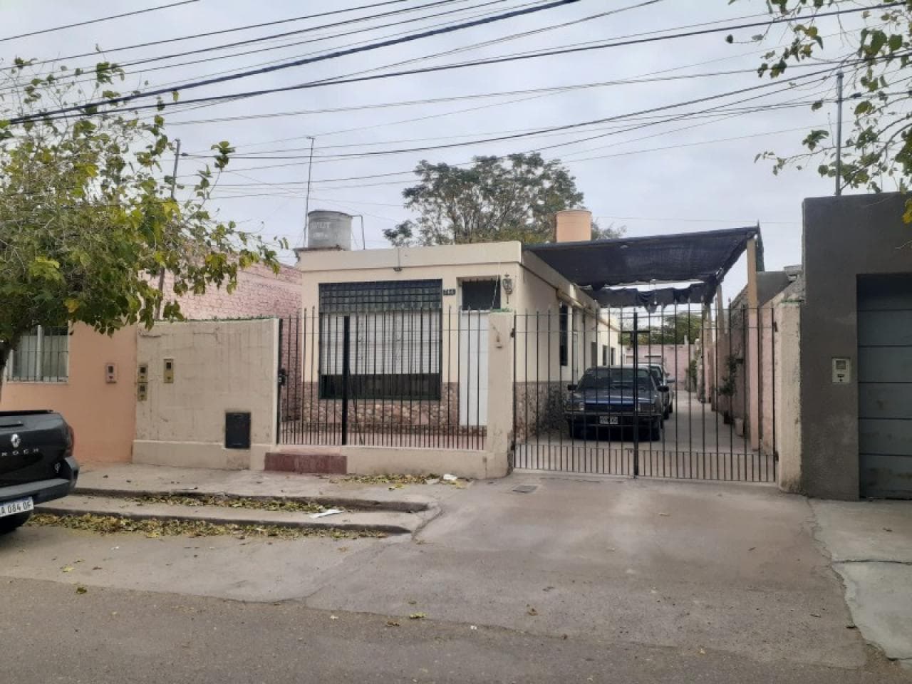 Oportunidad - Venta De 2 Casas Juntas , A Mts. De La Plaza De Concepcion - Calle Jujuy Antes De Cereceto - Capital.-