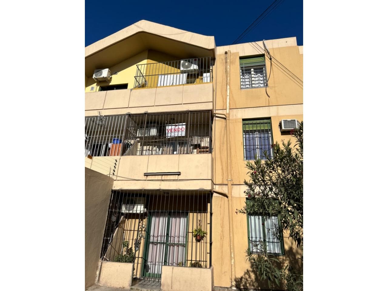 Barrio Fuva Frente A La Plaza