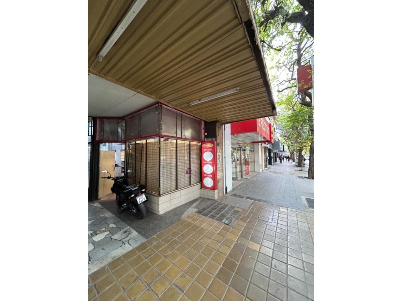 Venta. Salón Comercial Excelente Ubicación Calle Laprida - ( Galería Laprida ) 500 Mt2. Capital