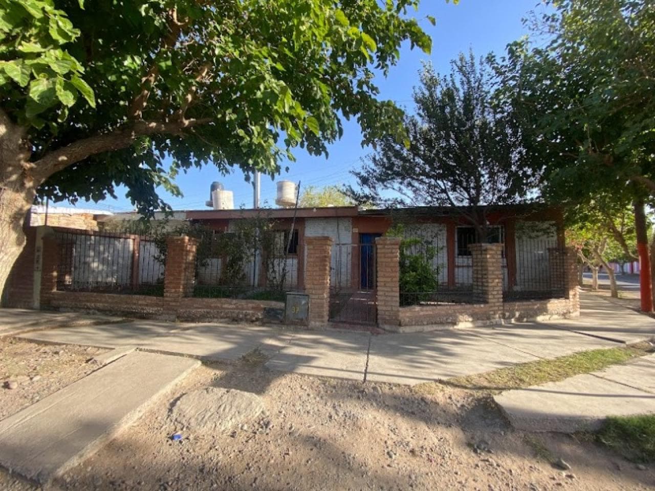 Venta. Casa Esquina Hermoso Terreno. Chimbas