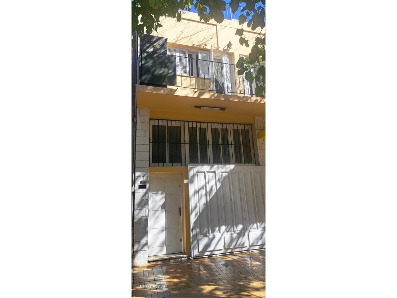 Amplia Casa Céntrica, Ideal Para Oficinas O Consultorios. Con Cochera. En Inmediaciones De Calle Córdoba Y Aberastain