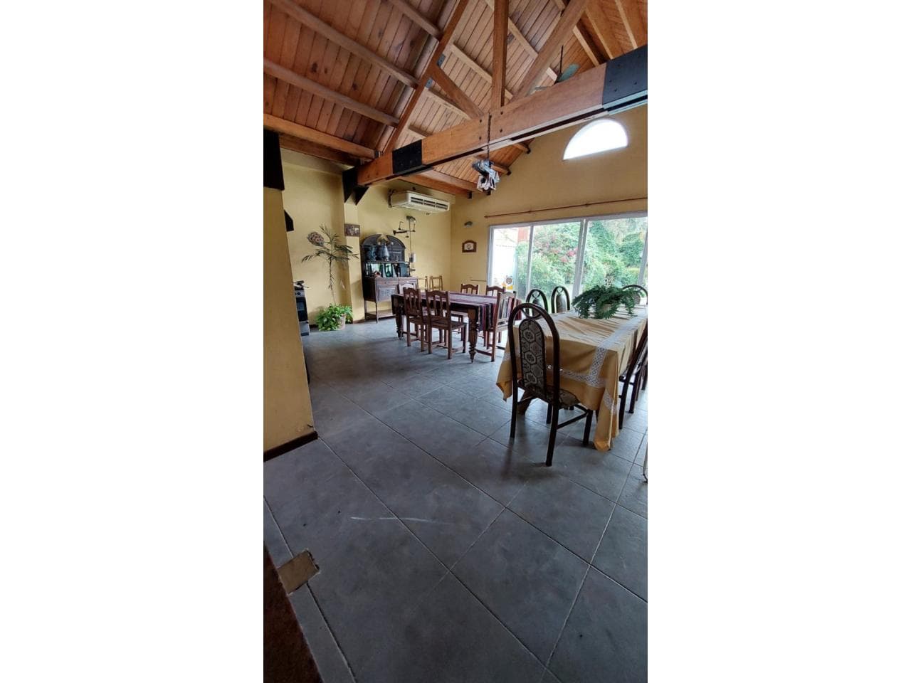 Venta. Santa Lucia Sobre Hipolito Irigoyen Chalet De 5 Ambientes 3 Baños