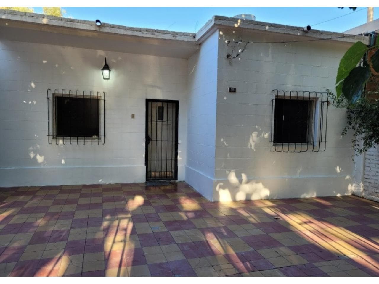 Venta. Casa 2 Dormitorios,  1 Baño Cocina,  Comedor Y Patio. 2644053386