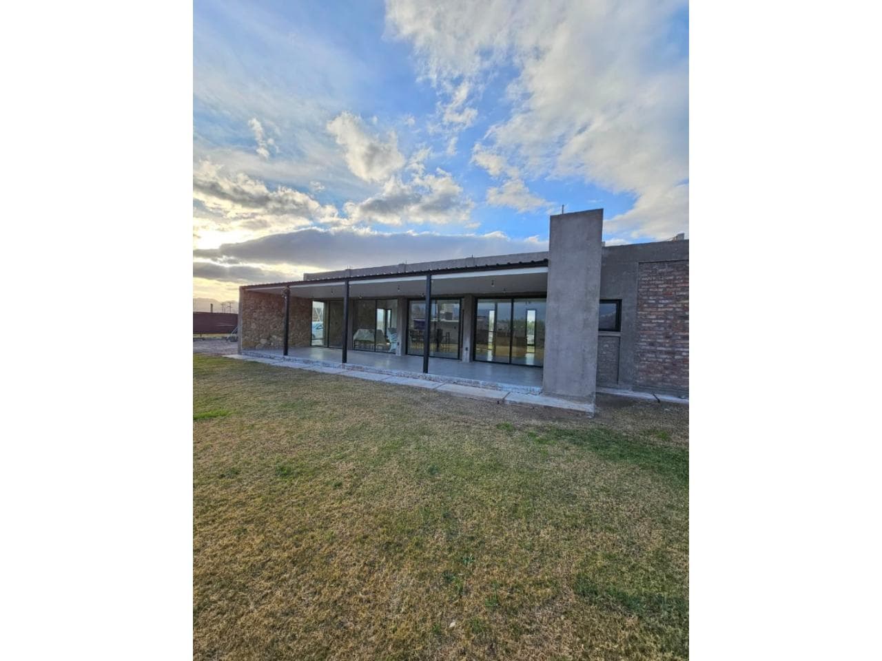 Venta. Magnifica Casa A Estrenar En Zonda Calle Las Moras - Terreno De 1.200 M2 .-