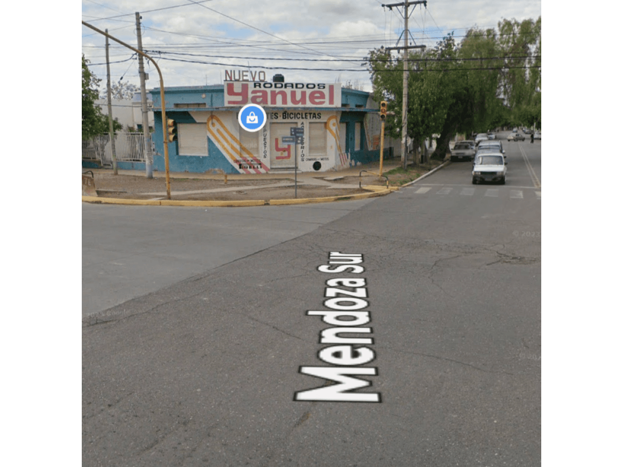 Venta De Casa Esquina, 3 Domritorios. Con Salón Comercial. Capital