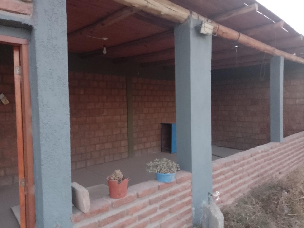 Quincho Con Parrillero, Baño Y 1 Habitación Ubicado En El Barrio La Deolinda