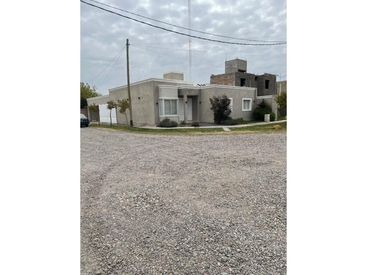 Casa En Venta Rivadavia  Barrio Privado Ciencias Económicas.