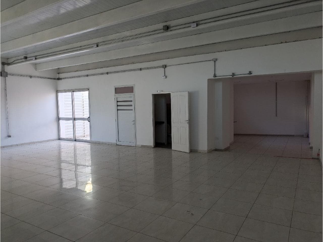 Alquilo Salon Comercial. Capital