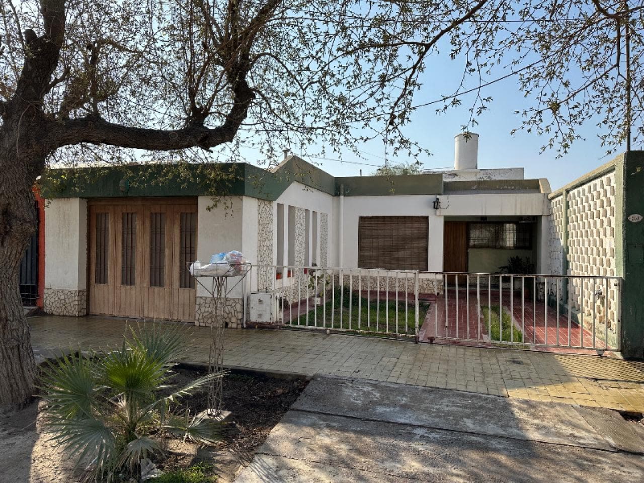 Casa De 3 Dormitorios En Venta Mas Pequeño Depto., A 300 Metros Del Centro Comercial De Caucete
