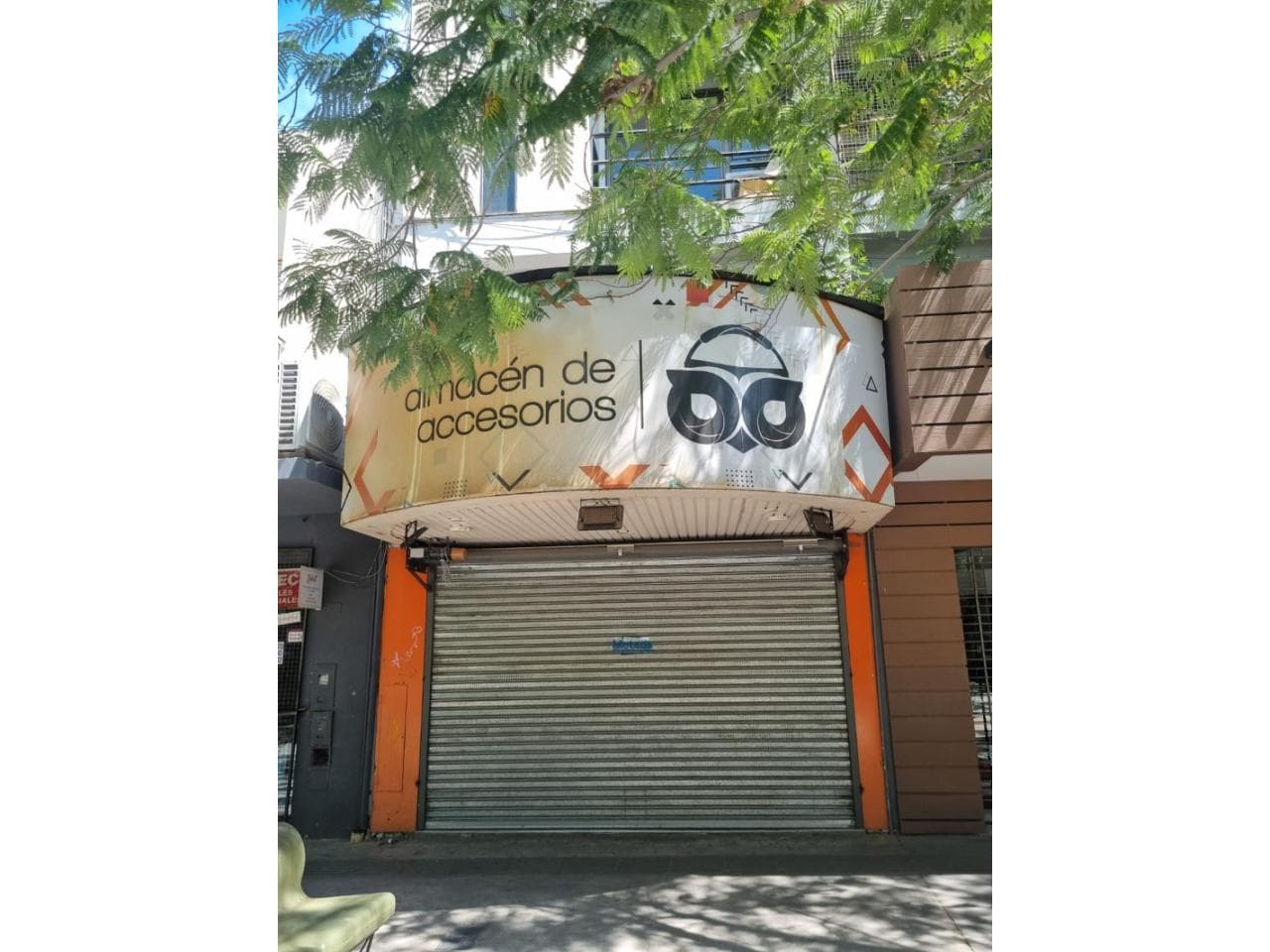 Venta. Local En Petonal Rivadavia Con 160 M2 Incluido Entre Piso (alquilado Actualmente)