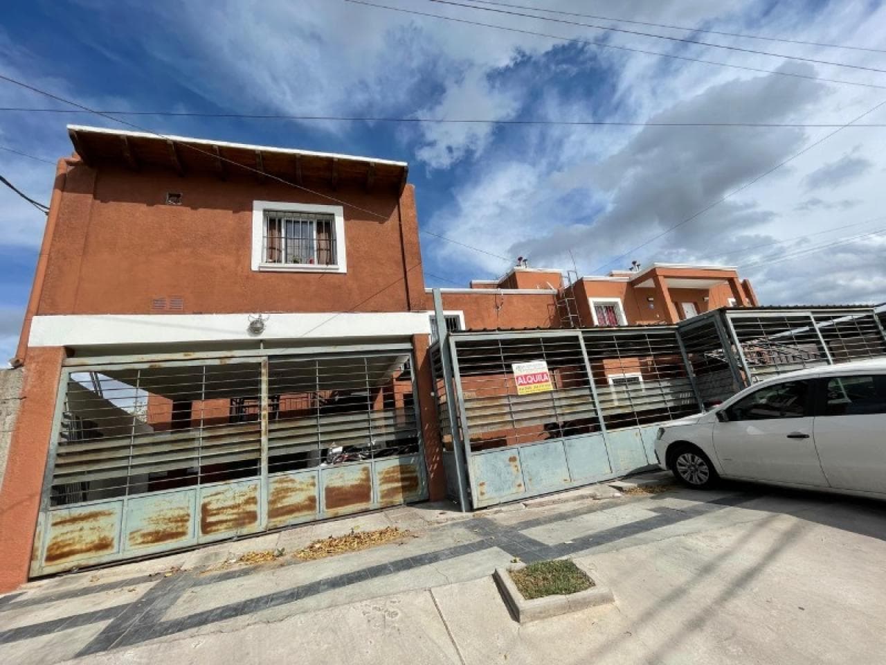 Zona  Frente A Hiper Libertad, Planta Alta,estar Comedor,coc, 1 Dorm, Cochera$420.000. Tel. 2646296308 - 2645641149