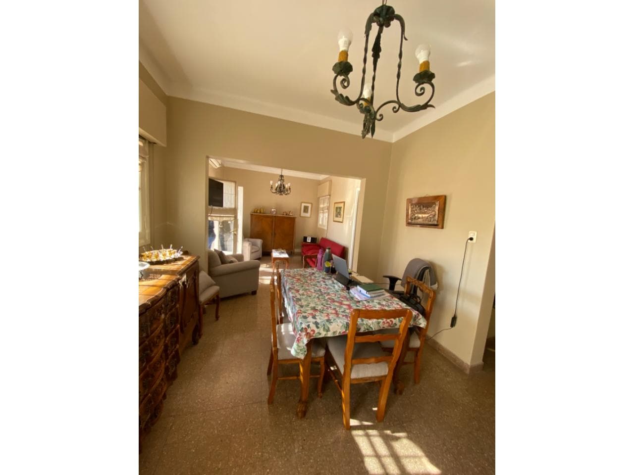 Venta. Amplio Departamento Céntrico  2 Dormitorios 2 Baños 3 Patios Sobre Rivadavia Antes De Rioja A Mts De Peatonal