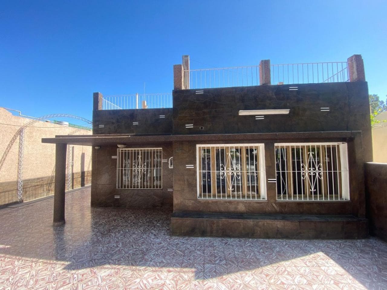 Venta Excelente Casa En Inmediaciones De Calle Lautaro Y Mendoza. Se Aceptan Vehículo O Dpto En Forma De Pago