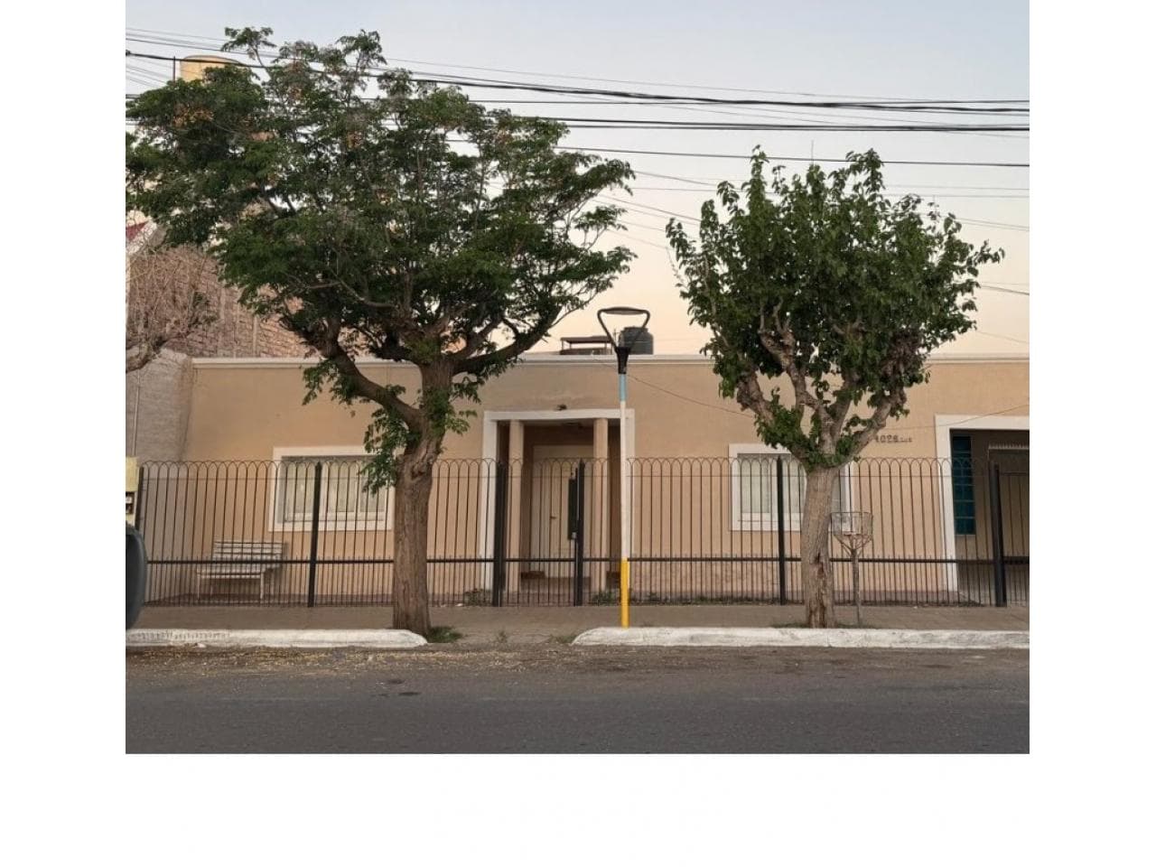 Alquiler Casa Sobre Av España, 2 Cuadras Antes De Plaza De Villa Krause. Rawson